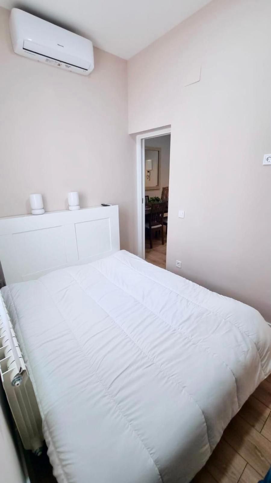 Acogedor Apartamento En Atocha By Bebalmy Madrid Esterno foto