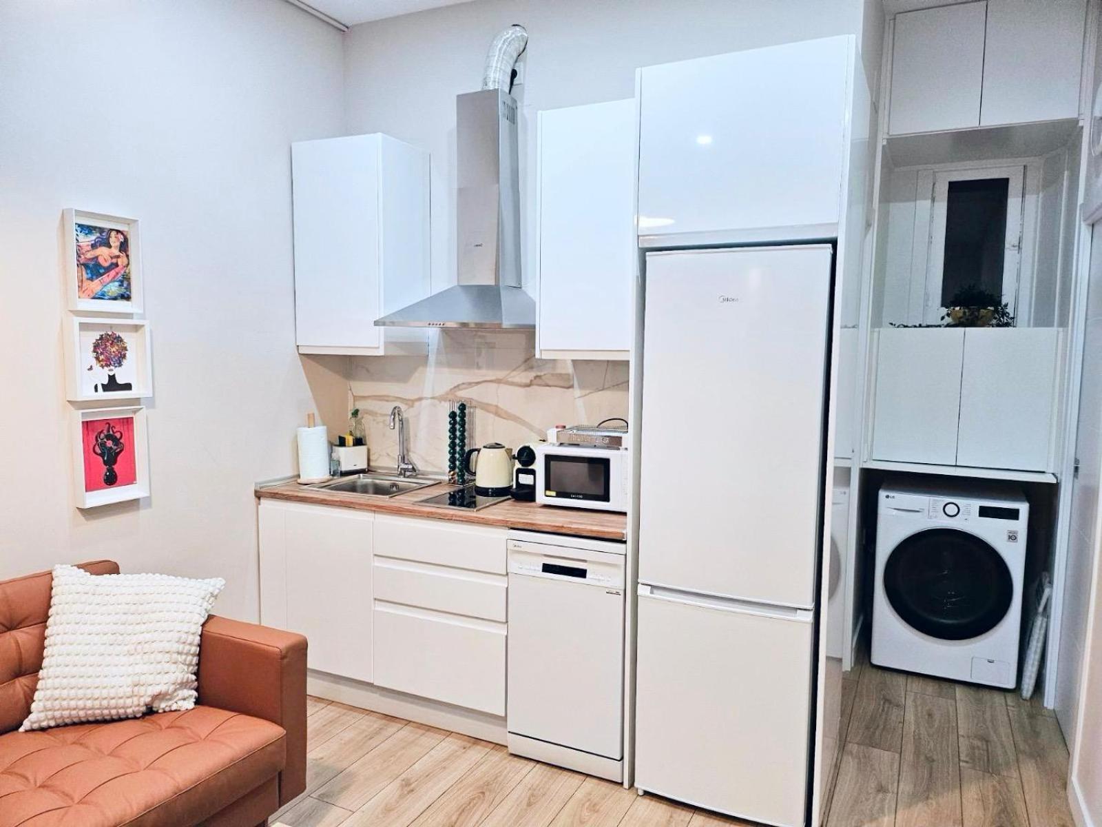 Acogedor Apartamento En Atocha By Bebalmy Madrid Esterno foto