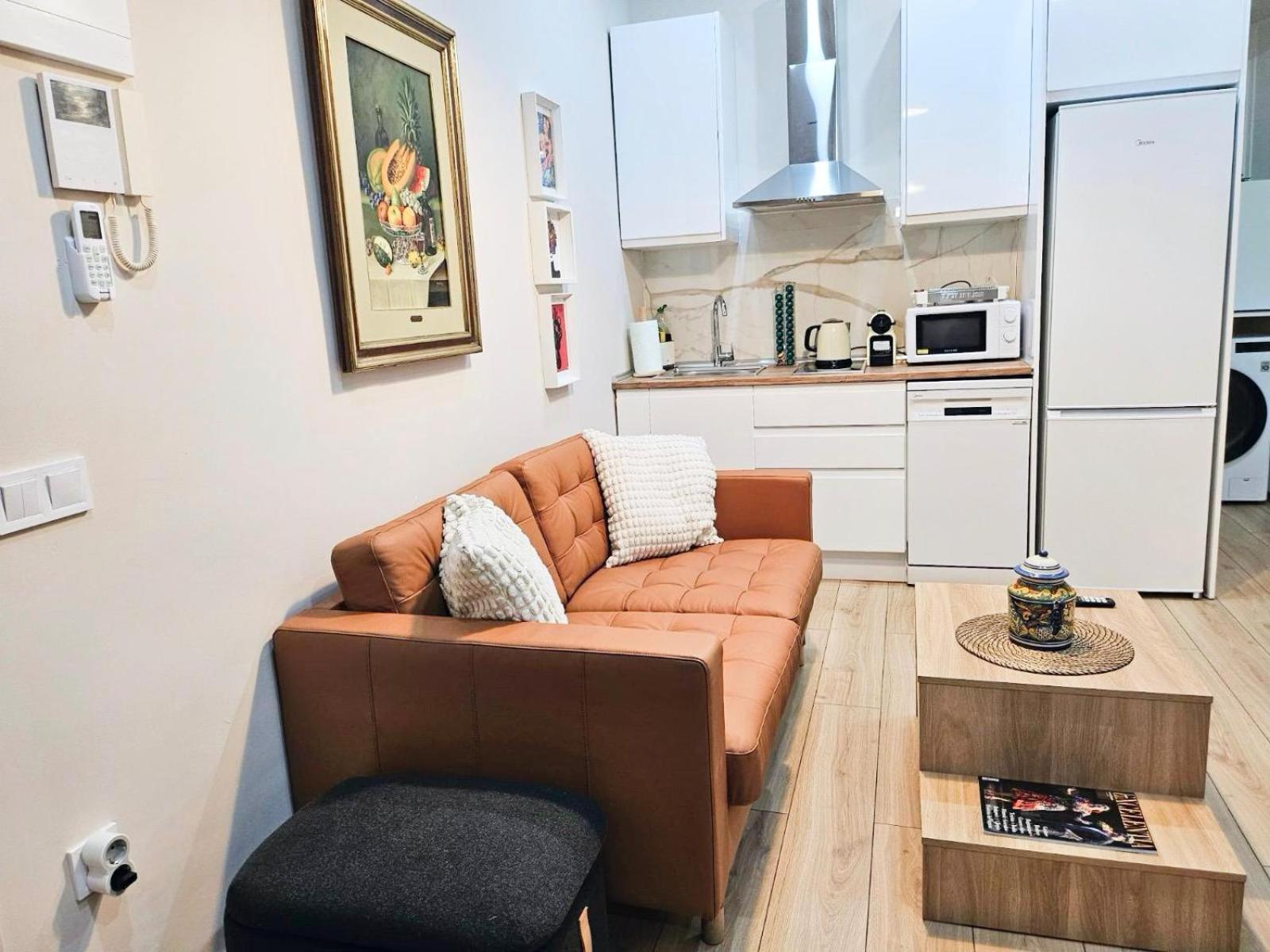 Acogedor Apartamento En Atocha By Bebalmy Madrid Esterno foto